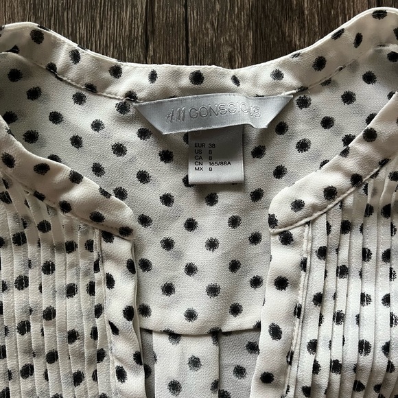 H&M Polka Dotted Pleated Short Sleeve Blouse Sz 8 - Picture 2 of 2
